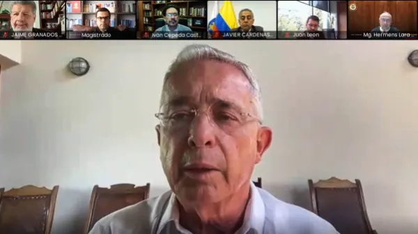 ¿Uribe a juicio? Tribunal deja decisión en manos de la Fiscalía