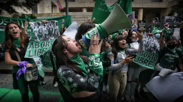 Corte Constitucional anula dos sentencias que dicen que el aborto no es un derecho fundamental