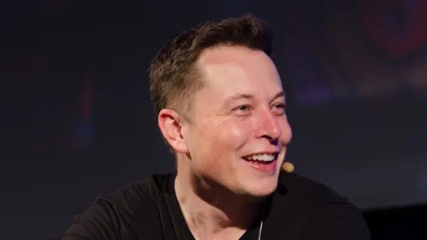 Elon Musk insulta a anunciantes que abandonaron X por contenidos antisemitas