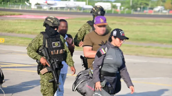 Capturan a 24 integrantes de una red internacional de tráfico de migrantes: cinco de ellos son de la Armada