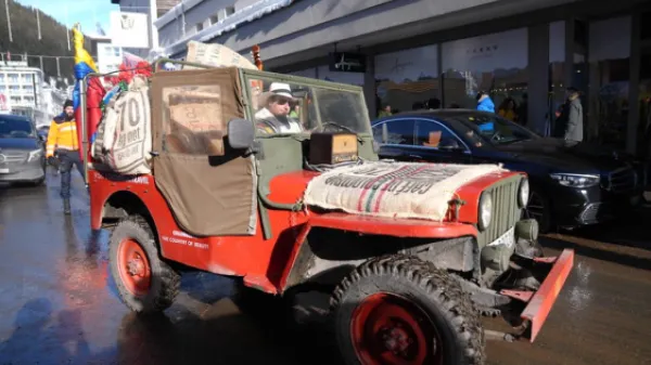 El jeep de 144 millones y otros gastos del Gobierno en la Casa Colombia en Davos