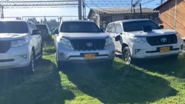 Estas son las placas de las camionetas blindadas robadas en Bogotá