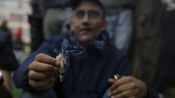 Cómo sería la regulación del consumo de drogas en espacio público en la alcaldía de Carlos Fernando Galán