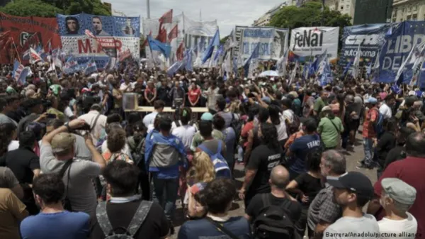 Corte argentina suspende reforma laboral decretada por Milei