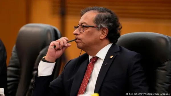 Presidente de Colombia acusa a Fiscalía de querer derrocarlo