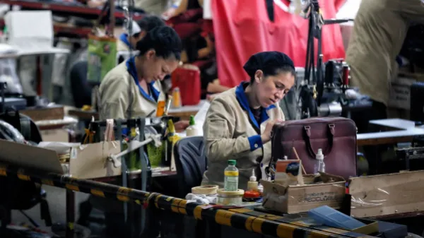 Reducción de la jornada laboral a 42 horas podría comenzar este año