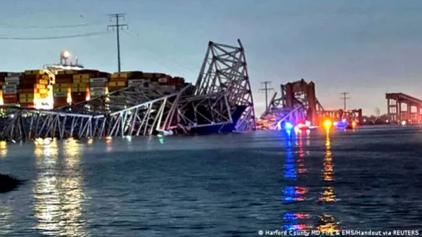 Colapsa puente en Baltimore tras colisión de carguero