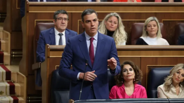 Pedro Sánchez, presidente español, dice que suspende funciones públicas para "reflexionar" sobre futuro