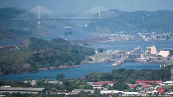 Canal de Panamá espera normalizar tránsito de buques en 2025