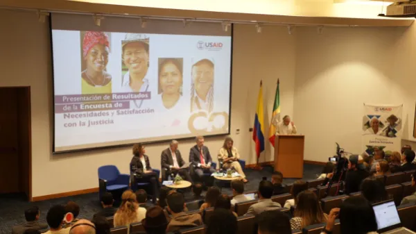 Las disputas legales más comunes en mujeres colombianas son por violencia intrafamiliar, revela informe de USAID