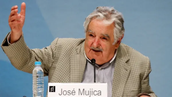 José Mujica anuncia que tiene cáncer de esófago