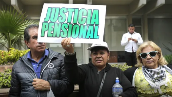 ¿Por qué es inconveniente el umbral de cotización de cuatro salarios mínimos que propone Gustavo Petro?