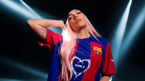 Karol G, presente en la camiseta del Barcelona en el superclásico