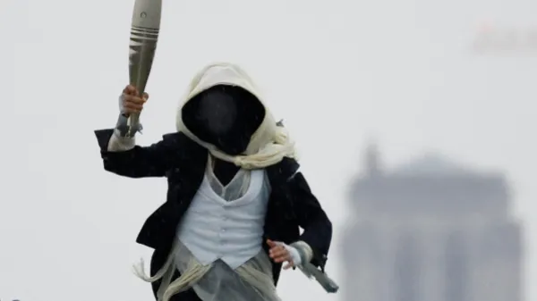 ¿Cuál es el personaje en el que se inspiró el enmascarado de la inauguración de los Juegos Olímpicos de París 2024?