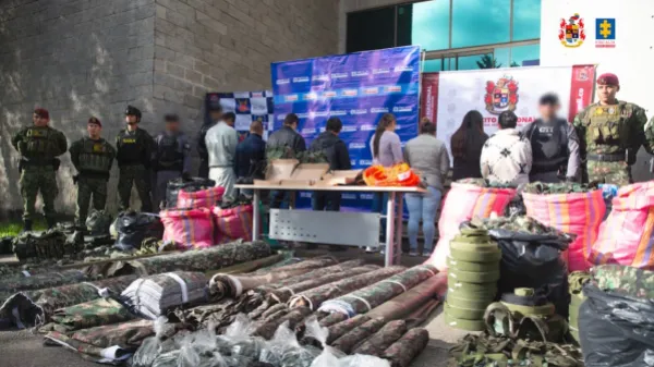 Desmantelan fábricas en Bogotá que confeccionaron uniformes a disidencias de las Farc