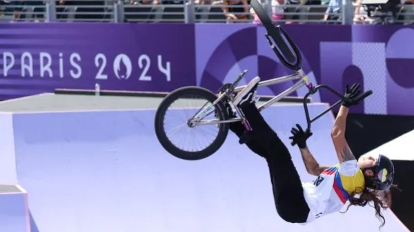 Queen Saray Villegas, la primera mujer colombiana de la historia en clasificar a la final del BMX Freestyle