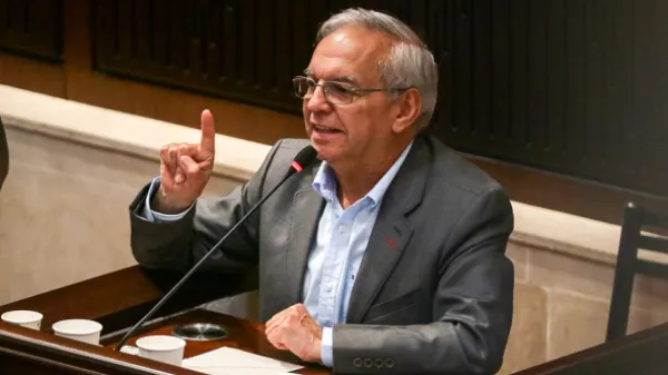 Ministro Ricardo Bonilla dice que responderá ante la justicia por las acusaciones de Olmedo López