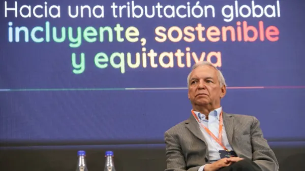 Borrador de reforma dice que el Gobierno contempla subir el 4x1.000. MinHacienda lo niega