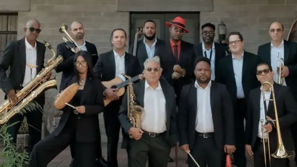 'Caracoles': sabor y mística cubana al son de la orquesta Akokán 
