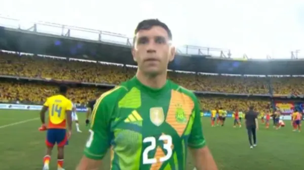 La sanción que podría recibir el Dibu Martínez por la reacción violenta contra un camarógrafo
