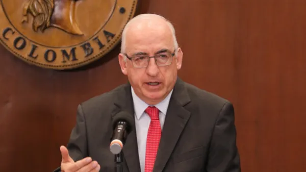 Leonardo Villar seguirá al frente del Banco de la República por otros cuatro años