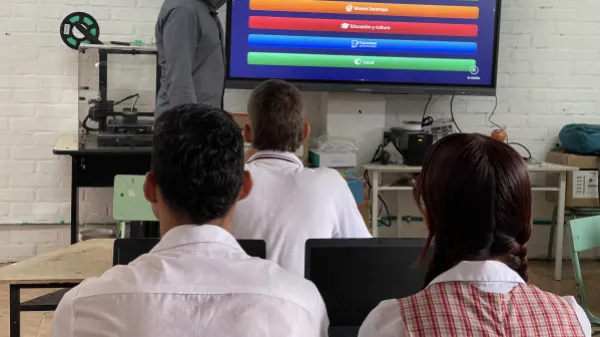 Escuelas Conectadas Claro por Colombia: más de tres años transformando la educación en los territorios