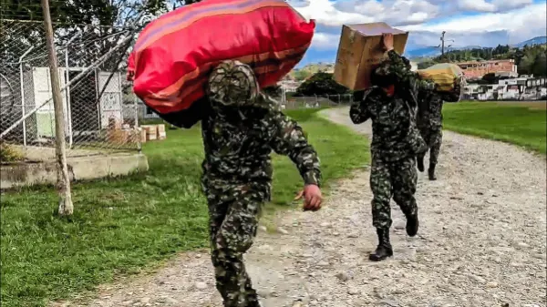 Operación Perseo: las ayudas humanitarias del Ejército para la población de El Plateado