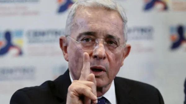 ⚪ Resumen| Continua la audiencia preparatoria de juicio contra Álvaro Uribe Vélez