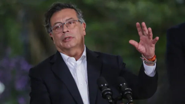 Gustavo Petro dijo que Colombia pedirá visa a ciudadanos británicos que deseen visitar el país