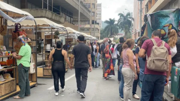 Chontaduro y souvenirs, la economía de calle que movió la COP16