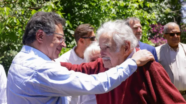 El presidente Petro condecoró a Pepe Mujica con la Cruz de Boyacá