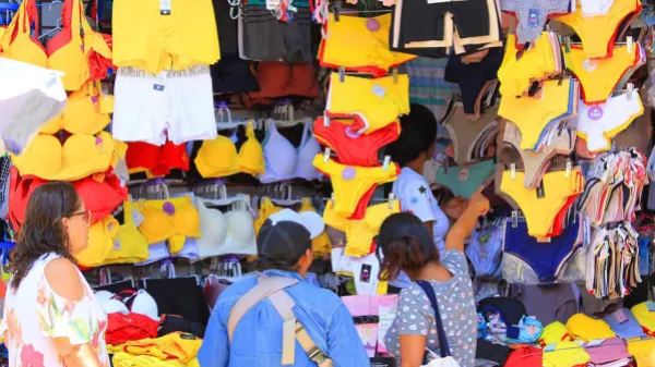¿Por qué se usa ropa interior amarilla en Nochevieja? Origen de la tradición y significado de cada color