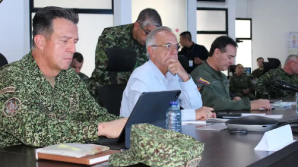 "Venezuela está dispuesta a colaborar": ministro de Defensa conversó con Vladimir Padrino para realizar operaciones conjuntas contra el ELN
