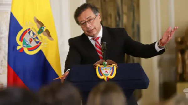 El presidente Petro les solicitó retornar al país a los colombianos indocumentados en Estados Unidos