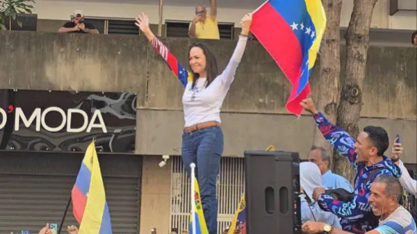 María Corina Machado reapareció en la marcha de Caracas, pero fue detenida