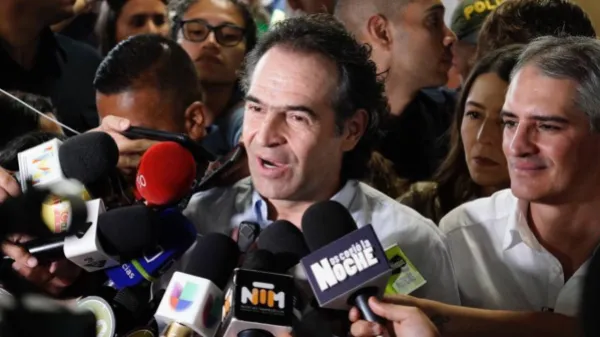 "Si distorsionando la realidad pintan a Petro, también borro ese espacio": Federico Gutiérrez sobre murales borrados