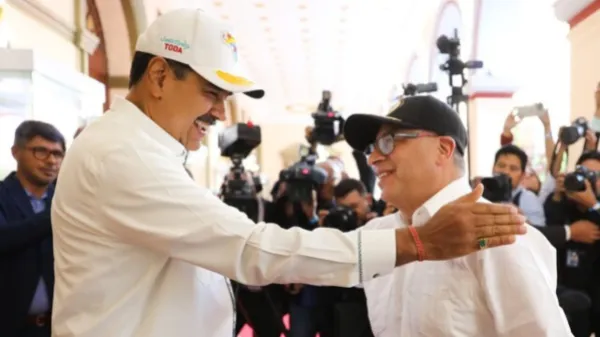 “Le pido al pueblo de Colombia que apoye al presidente Petro”: Nicolás Maduro