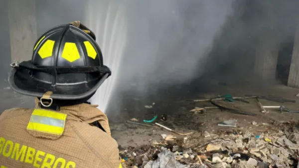Reportan incendio en oficinas y bodegas en inmediaciones del aeropuerto El Dorado