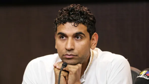 'Ocho senadores se abogan la potestad de hundir una reforma que beneficiaría a millones de colombianos': entrevista con David Racero