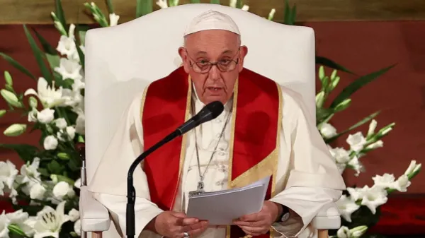 El papa Francisco pasó la noche descansando tras sufrir episodios de insuficiencia respiratoria