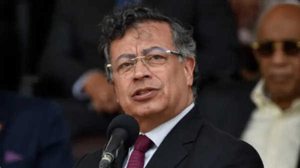 No es cierto que Petro tenga la visa a Estados Unidos cancelada, dice una fuente en Washington