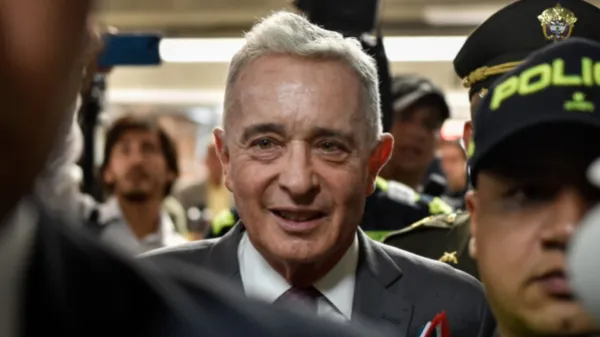 La lista de testigos de la defensa de Álvaro Uribe: hay más de 70 citados al juicio