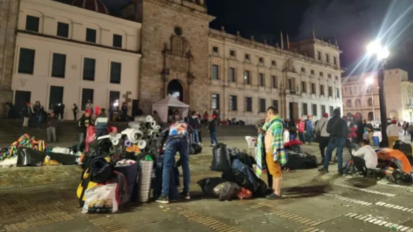 Gobierno logró acuerdo con comunidades que protestaban en la Plaza de Bolívar: estas son las medidas concertadas