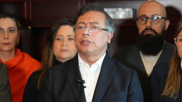 “Lástima que el mundo laboral vallecaucano se quede sin gobernadora”: Petro responde a los chats de Benedetti publicados por CAMBIO
