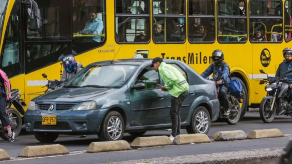 Comparendos por invadir carril exclusivo en la carrera Séptima: cuándo se inicia la medida y de cuánto es la multa