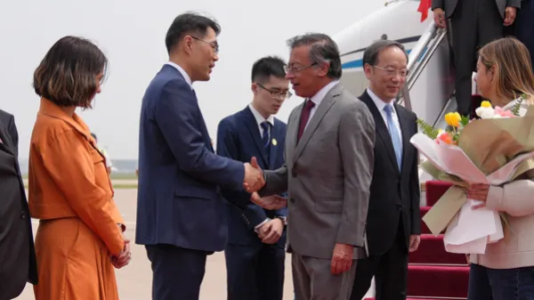 La experiencia de nuestros vecinos con China. Por Julio Londoño