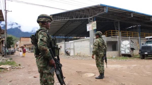 La gran asonada que ordenaron las disidencias de las Farc para sacar a militares del Cañón del Micay