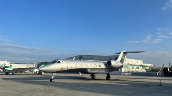 Contraloría exige explicaciones por uso de avión oficial para transportar 'influencers' a evento de Petro en Barranquilla; la Policía respondió