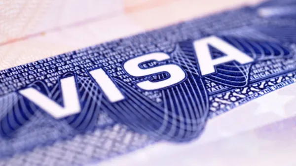 Nueva política de Trump contra migrantes: Gobierno suspendió citas para visas de estudiante en todas sus embajadas