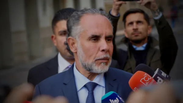 La ‘sorpresa’ de Benedetti: el Gobierno patea el tablero político y le apuesta a una leguleyada para salvar la consulta